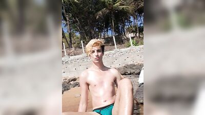 Twink at beach ⛱️