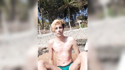 Twink at beach ⛱️