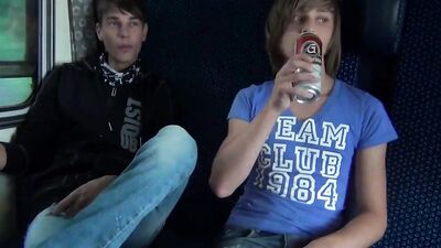Gay Porn - Secousse dans le train! Blond Boys in Action