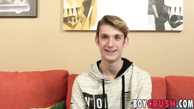 Sweetheart Chris Tucker wanks off vigorously after interview