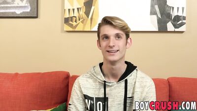 Sweetheart Chris Tucker wanks off vigorously after interview