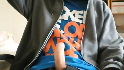 Moms Cleaning Secret: No Problem with Amateur Cum Shots & Handjobs!