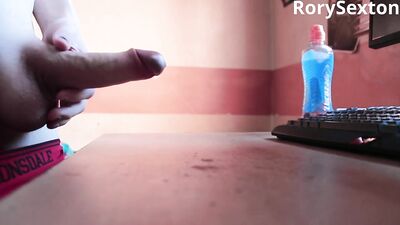 Big messy cumshot closeup