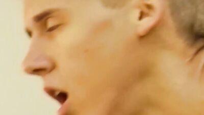 Athletic Chris Hollander blows cock before outdoor breeding