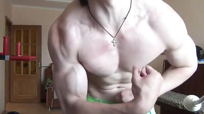 Flexing Muscle Heat: Straight Men Bodybuilding!