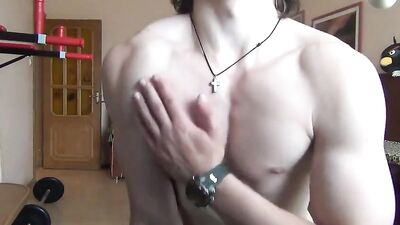 Flexing Muscle Heat: Straight Men Bodybuilding!