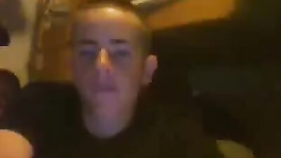 Gay Porn - Jeune et sexy branleur americain!