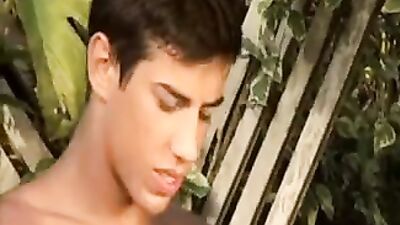 Outdoor Twink Threesome: Cumming in the Great Outdoors!