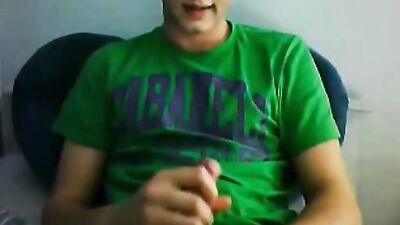 Green Shirt Cam Cums: Amateur Web-Cam Porn
