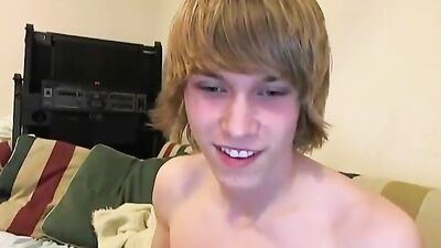 Webcam Twink Delights in Sexy Amateur Performance!