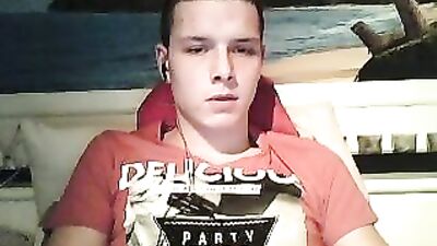 Hot Webcam Guy Masturbates in HD!