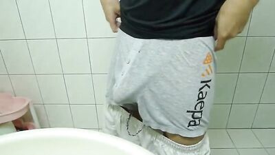 Webcam Bathroom Masturbation: Amateur Cum Shots and Handjobs!