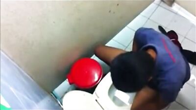 I Spy... A Public Cum Shot Wanker! - Amature Outside