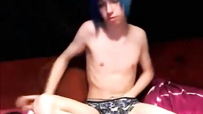 Emos Showtime: An Amateur Cumshot Solo!