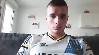 Young Webcam Boy Exposes His Love for Men in New Gay Porn Video!