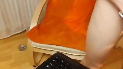 Online Webcam Cocksucking with Beauty!