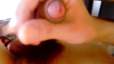 Masturbating in bed: Amateur Cum Shots Handjob!