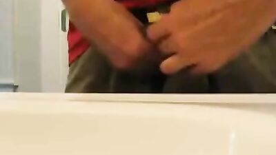 Quickie in the Sink: Amateur Cum Shots SoLo