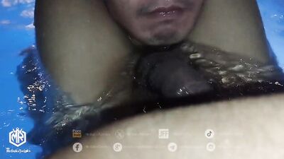 POV Kuya Pa Subo Huling Nag Jajakol Sa Public Swimming Pool (Caught Him Masturbating in a Public)