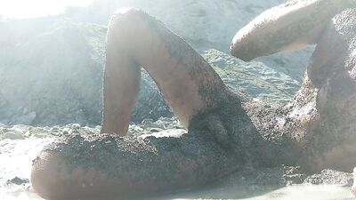I Get Muddy and Do Nudism on a Virgin Beach in Front of a Gay Couple