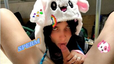 Lille passiv femboy gav far et sødt blowjob