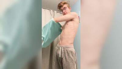 Twink flex’s muscles : full video on Onlyfans at: pup.stud20