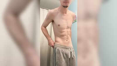 Twink flex’s muscles : full video on Onlyfans at: pup.stud20