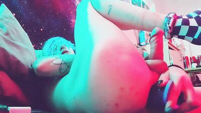 Twink cums from fucking his bussy with dildo