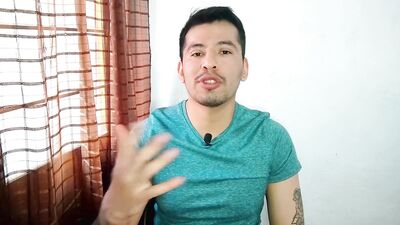 Jovencito twink le coquetea al repartidor del agua y termina siendo penetrado por sus 23cm de verga