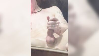 Mi masturbi davanti ad uno specchio