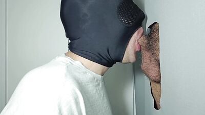Straight twink comes to gloryhole for the first time eager to not use his hands to drain his balls.