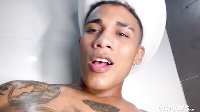 Carneval Handjob - Lucian Reed