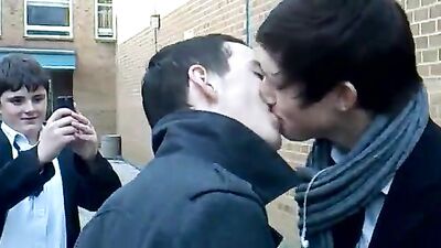 Old Desires Revealed: Amateur Bisexual Fun Without Tongue