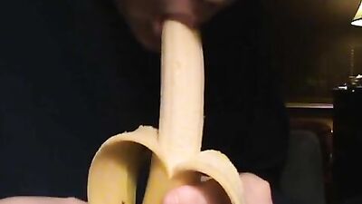 Deepthroat Practice: Amateur Gay Fun Solo