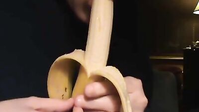 Deepthroat Practice: Amateur Gay Fun Solo