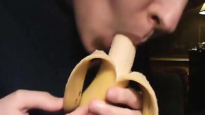 Deepthroat Practice: Amateur Gay Fun Solo