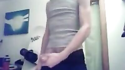 Cum shot blurry in beanie! Amateur twinks heat up the web-cam