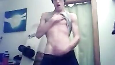 Cum shot blurry in beanie! Amateur twinks heat up the web-cam