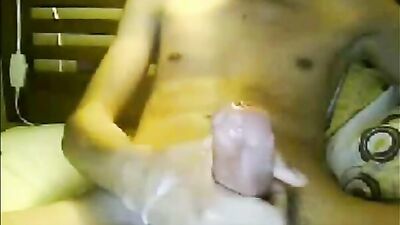 Gay Amateur Cumshots Handjob Masturbating in Bed