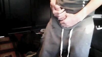 Hand Cum Deluxe: Hot Amateurs Handcuffed and Cumming in Oral!