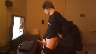 Web-Cam Solo: Smooth Boy Wanks and Cums!