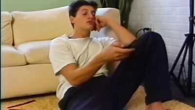 Hottest Solo Amateur Cum Shots: A Steaming Collection of Gay Porn Action!