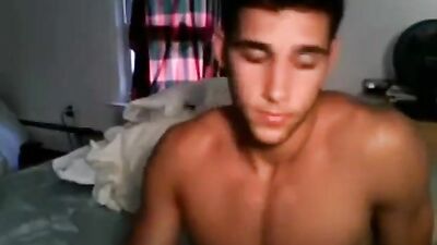 MUSCLED GUY CAM: HANDJOB AMPARE COCKSHOTS