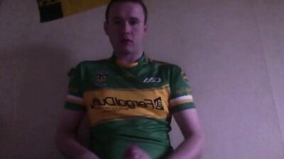 Amateur Cum Shots: Straight Boys in Football Shirts