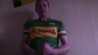Amateur Cum Shots: Straight Boys in Football Shirts