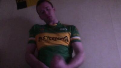 Amateur Cum Shots: Straight Boys in Football Shirts