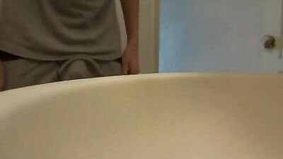 Tub Thrills: Amateur Cum Shots Solo!