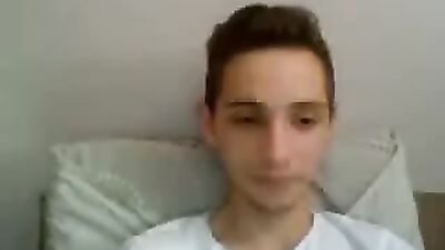 Web-Cam Solo Skyrock Cams: Up Close and Personal