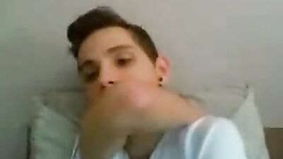 Web-Cam Solo Skyrock Cams: Up Close and Personal