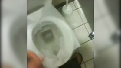 Gay Porn Toilet Seduction - Il me suce dans les toilettes Willing To Please